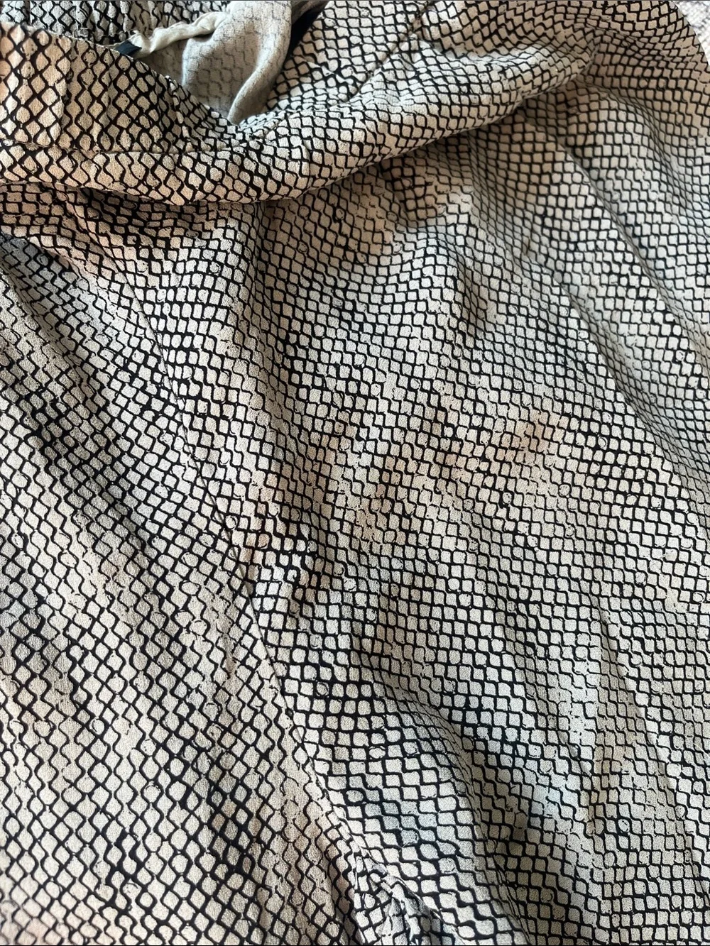 Eileen Fisher 100% Silk Washable Crepe Pants in snakeskin pattern - small